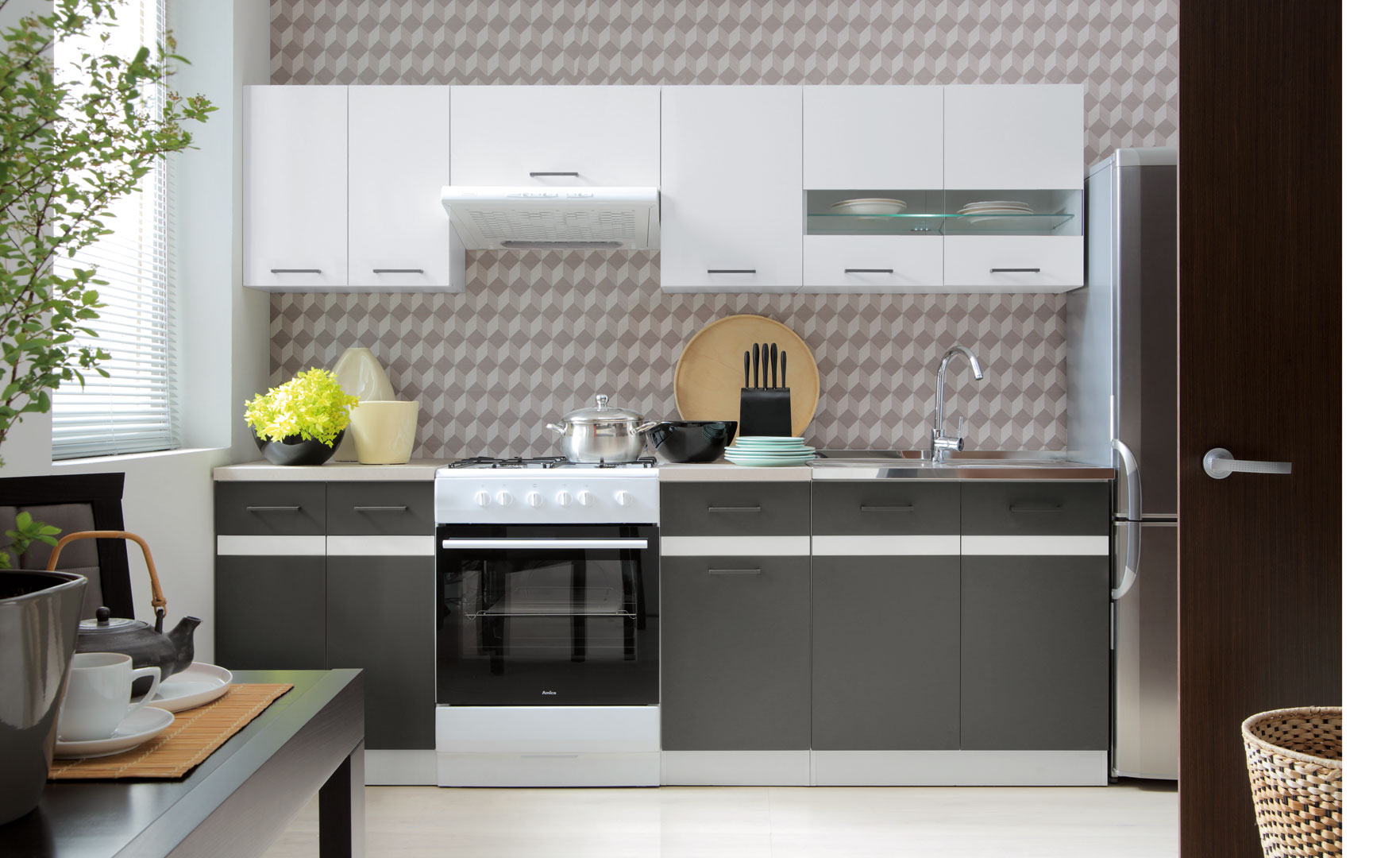 Mobila de bucatarie Acaju, soluția la doar un click distanță